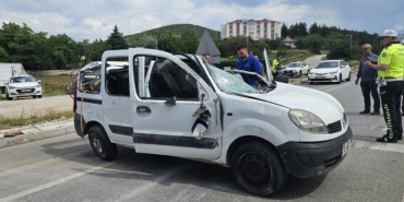 Bucak’ta Feci Kaza: 3 Yaralı Hastaneye Kaldırıldı!