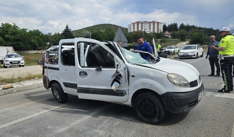 Bucak’ta Feci Kaza: 3 Yaralı Hastaneye Kaldırıldı!