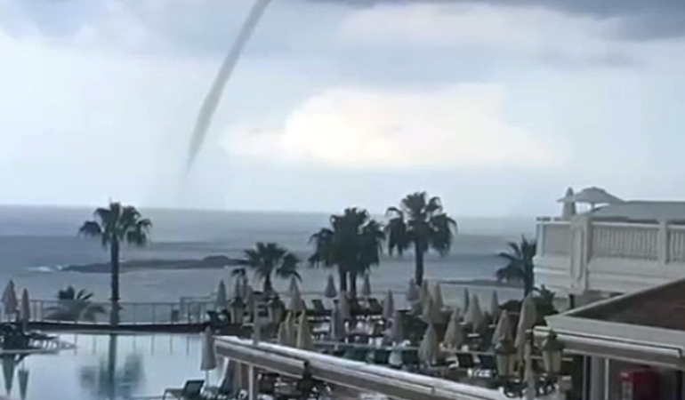 Antalya’da Denizde Hortumlar Kamerada Görüntülendi