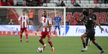 Trabzonspor, Antalyaspor’u 2-0 ile geçti!