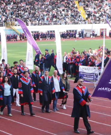 MAKÜ’de Mezuniyet Coşkusu: 7 Bin Öğrenci Diplomasını Aldı!