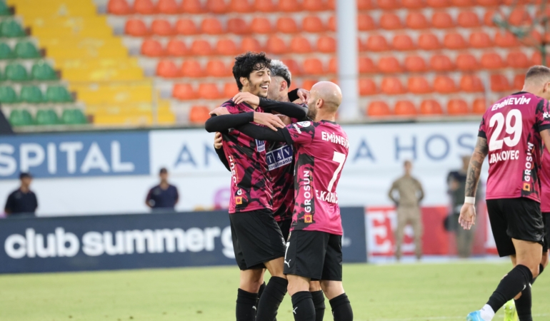 Alanyaspor, Sivasspor’u 2-0 ile geçti!