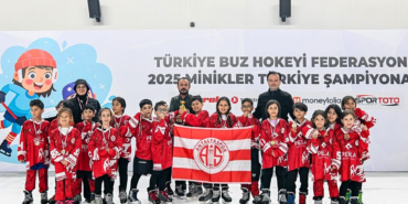 Minik Buz Hokeycilerimiz Ankara’da Şampiyonluk Rüzgarı Esti!