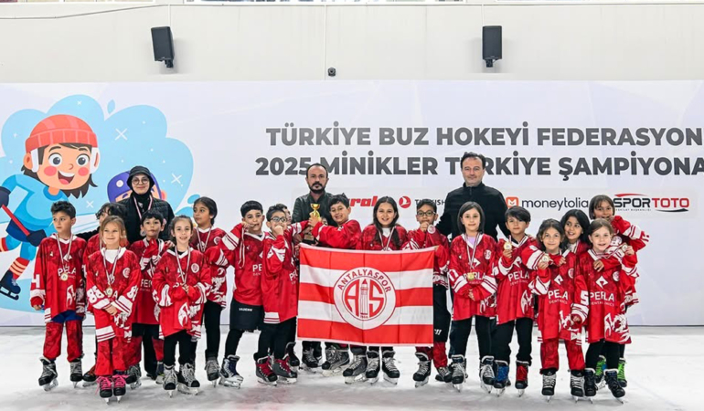 Minik Buz Hokeycilerimiz Ankara’da Şampiyonluk Rüzgarı Esti!