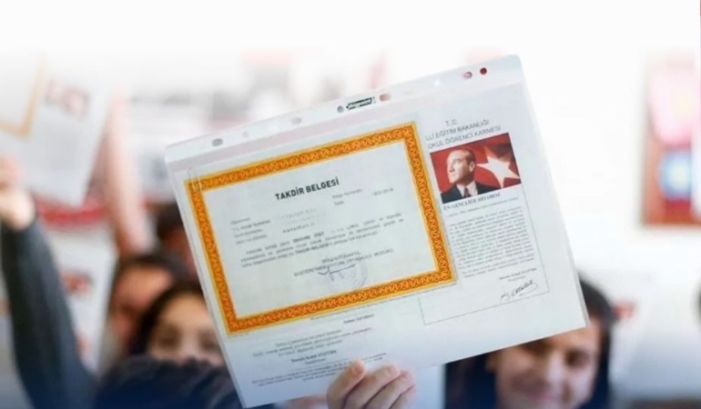 Karne Heyecanı: Tüm Öğrencilere Tebrikler!