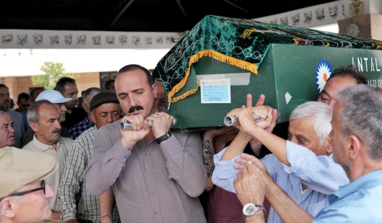 Başkan Kotan, Mustafa Sürmeli’nin Cenazesinde