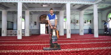 İbadethaneler Temizleniyor, Bayram Kutlaması!