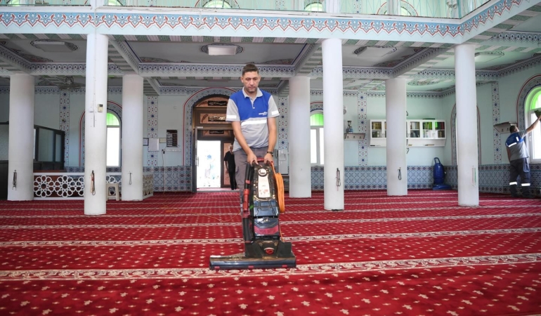 İbadethaneler Temizleniyor, Bayram Kutlaması!