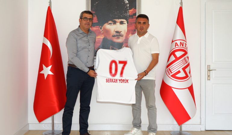 Başkan Ergün’den Yörük ve Tezcan’a Forma Hediyesi