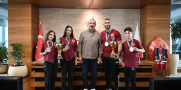 Antalya’da Kickboks Şampiyonları Başkan’ı Ziyaret Etti!