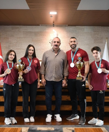 Antalya’da Kickboks Şampiyonları Başkan’ı Ziyaret Etti!