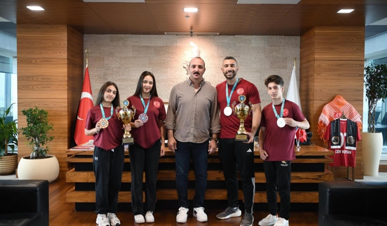 Antalya’da Kickboks Şampiyonları Başkan’ı Ziyaret Etti!