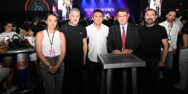 Emir Can İğrek, Gençlik Festivalinde Coşturdu!