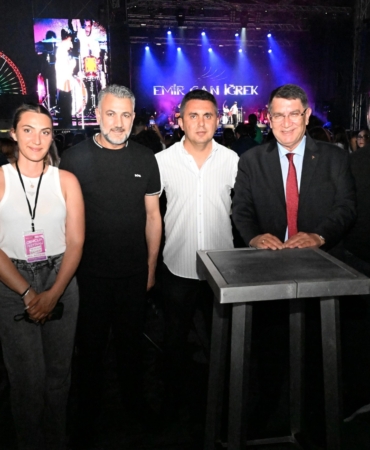 Emir Can İğrek, Gençlik Festivalinde Coşturdu!