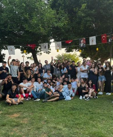 Gençler Mezuniyet Coşkusunu Yaşadı!