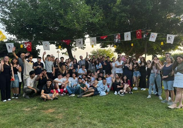 Gençler Mezuniyet Coşkusunu Yaşadı!