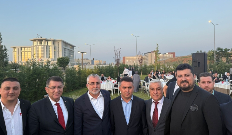 Antalya’da Düğün Coşkusu: Genç Çifte Mutluluk!