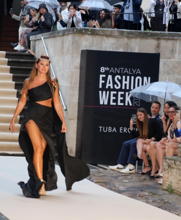 Antalya’da Tarihi Defile: Moda ve Sanat Buluştu