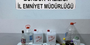 Kaçak Alkol ve Silahla Baskın: 7 Litre Ele Geçirildi!