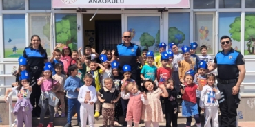 Polisler, Anaokulu Öğrencilerine Güvenliği Anlattı