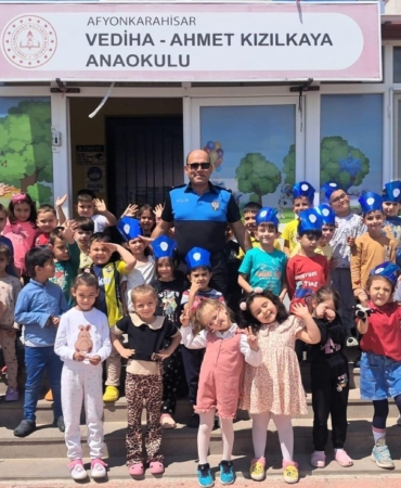 Polisler, Anaokulu Öğrencilerine Güvenliği Anlattı