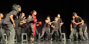 Öğrenciler ‘Ah Şu Gençler’le Tiyatroda Büyüledi!