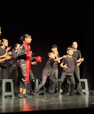 Öğrenciler ‘Ah Şu Gençler’le Tiyatroda Büyüledi!