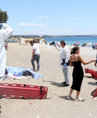 Antalya’da Sahilde Korkunç Buluntu: Ceset!