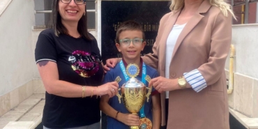 Şampiyon Öğrenciye Müdürden Ödül Sürprizi