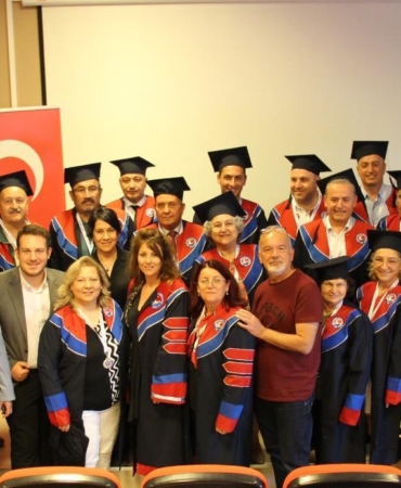 MAKÜ’de Mezunlar Biniş Giyme Coşkusu