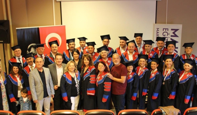 MAKÜ’de Mezunlar Biniş Giyme Coşkusu