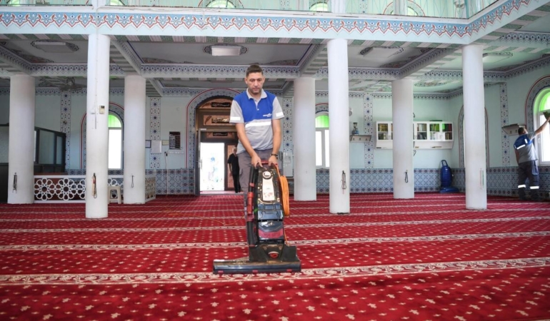Konyaaltı’nda Bayram Öncesi İbadethane Temizliği