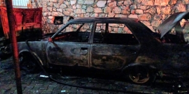 Bucak’ta Park Halindeki Araç Alev Alev Yandı!