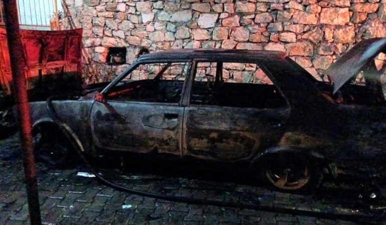 Bucak’ta Park Halindeki Araç Alev Alev Yandı!