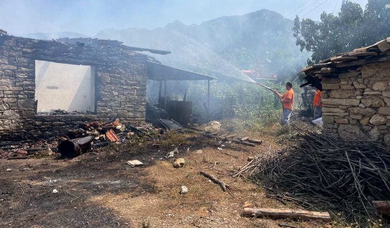 Tüp Kaçağını Kontrol Ederken Evi Yandı!