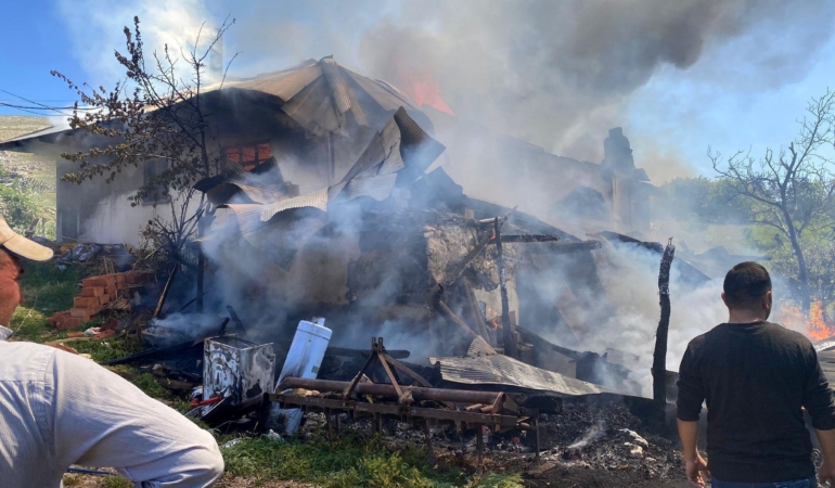 Korkuteli’de Yangın: Ev Kullanılamaz Hale Geldi!