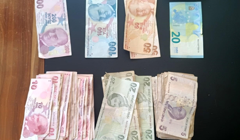 Sandıklı’da Çocuk Dilencilere Operasyon: 1950 TL Ele Geçirildi