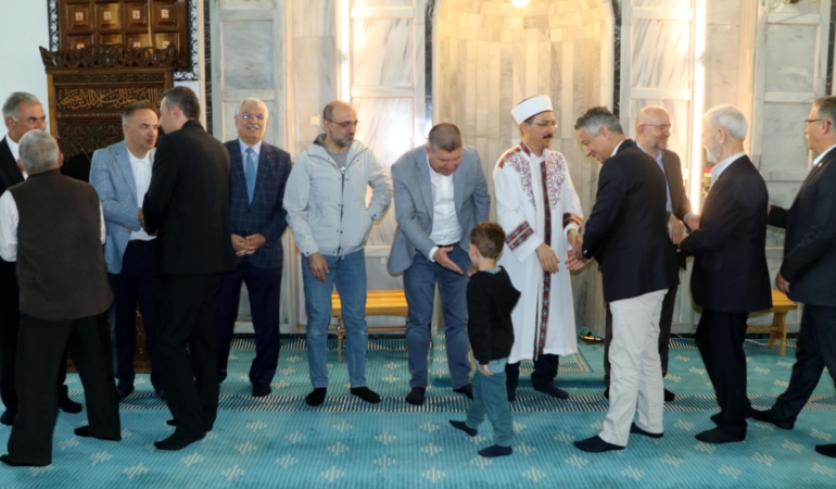 Burdur’da Protokol Üyeleri Bayramda Bir Araya Geldi