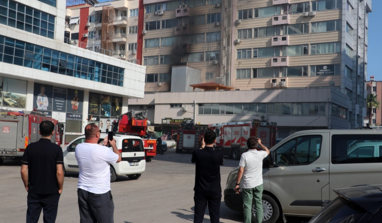 Antalya’da İş Merkezinde Klima Yangını Paniği