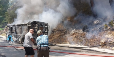 Antalya’da Otobüs Yangını Ormana Sıçradı!