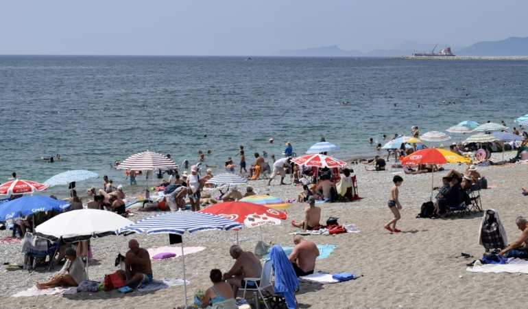 Antalya’da Bayram Coşkusu: Sahiller Dolu!