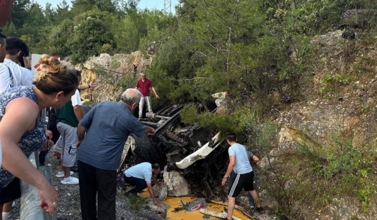 Yumurta Yüklü Kamyon Devrildi: Sürücü Hayatını Kaybetti