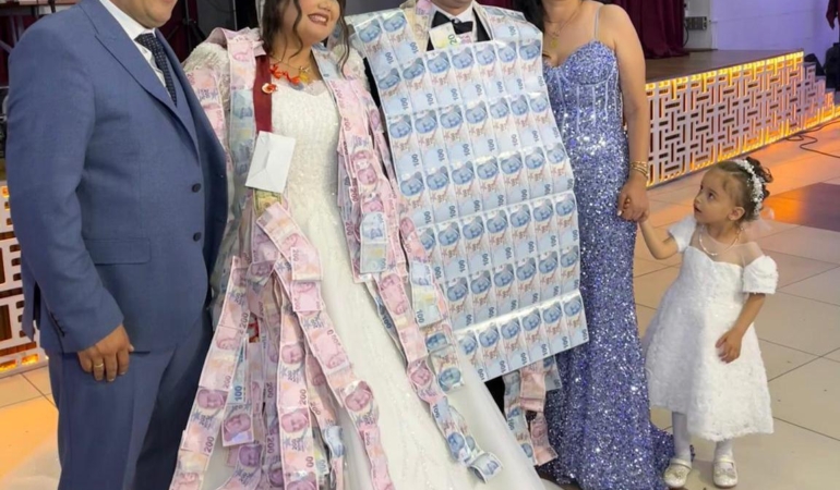 Düğünde Damada Para Yeleği Şoku!