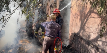 Yangınla Mücadelede Yaşlı Adamın Cesur Çabası