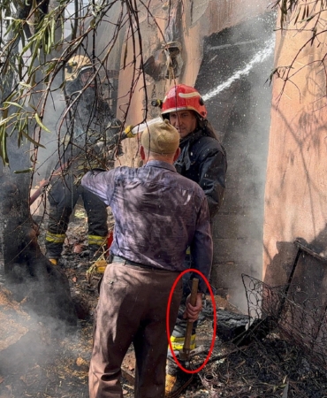 Yangınla Mücadelede Yaşlı Adamın Cesur Çabası