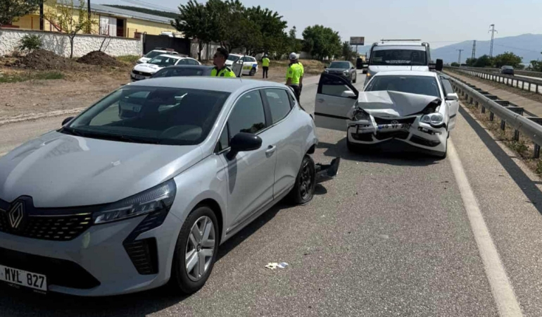 Afyonkarahisar’da Zincirleme Kaza: 4 Yaralı