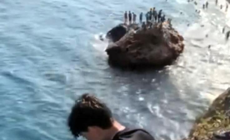 Falezlerden atlayan genç ağır yaralandı!