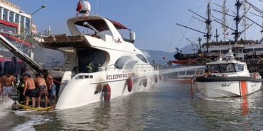 Alanya’da Lüks Tekne Yangını: 1 Saatte Söndürüldü
