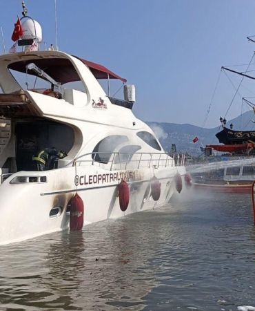 Alanya’da Lüks Tekne Yangını: 1 Saatte Söndürüldü