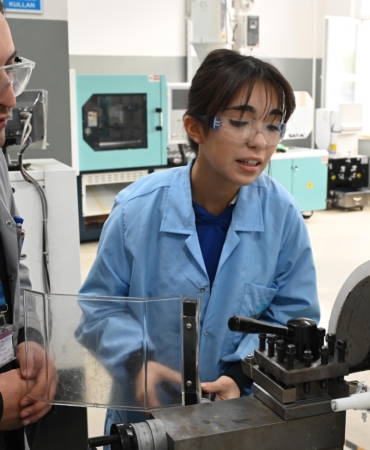 Kız Öğrenciler “Erkek İşi” Mesleklerde Yükseliyor!